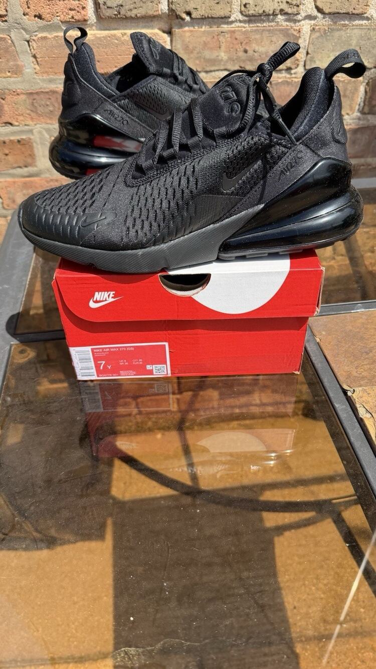 Size 7 (GS) - Nike Air Max 270 Low Triple Black